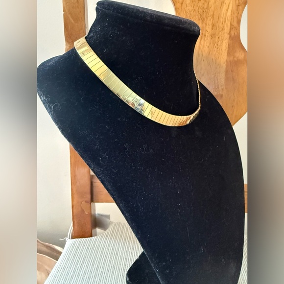 Napier Gold Tone Herringbone Vintage Choker Necklace - Picture 3 of 9